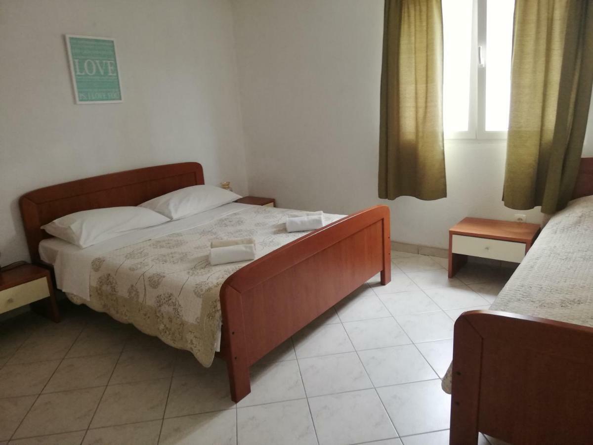 Apartments And Rooms Batos Zavala Εξωτερικό φωτογραφία